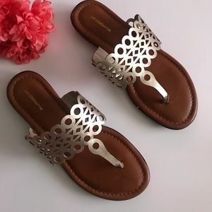 LIZ CLAIBORNE JILLIANA THONG SANDALS